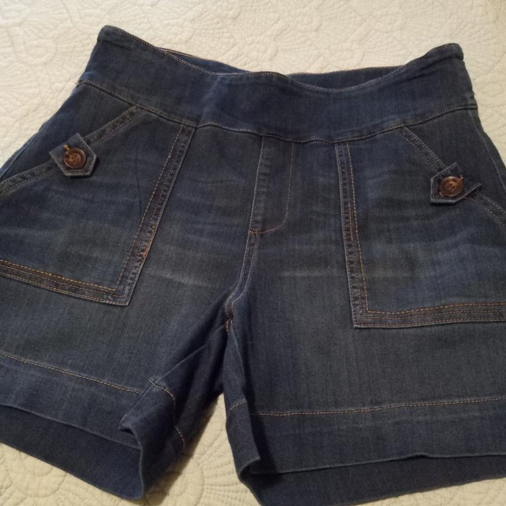 Women's Westbound Pull On Jean Shorts. Size 12P.